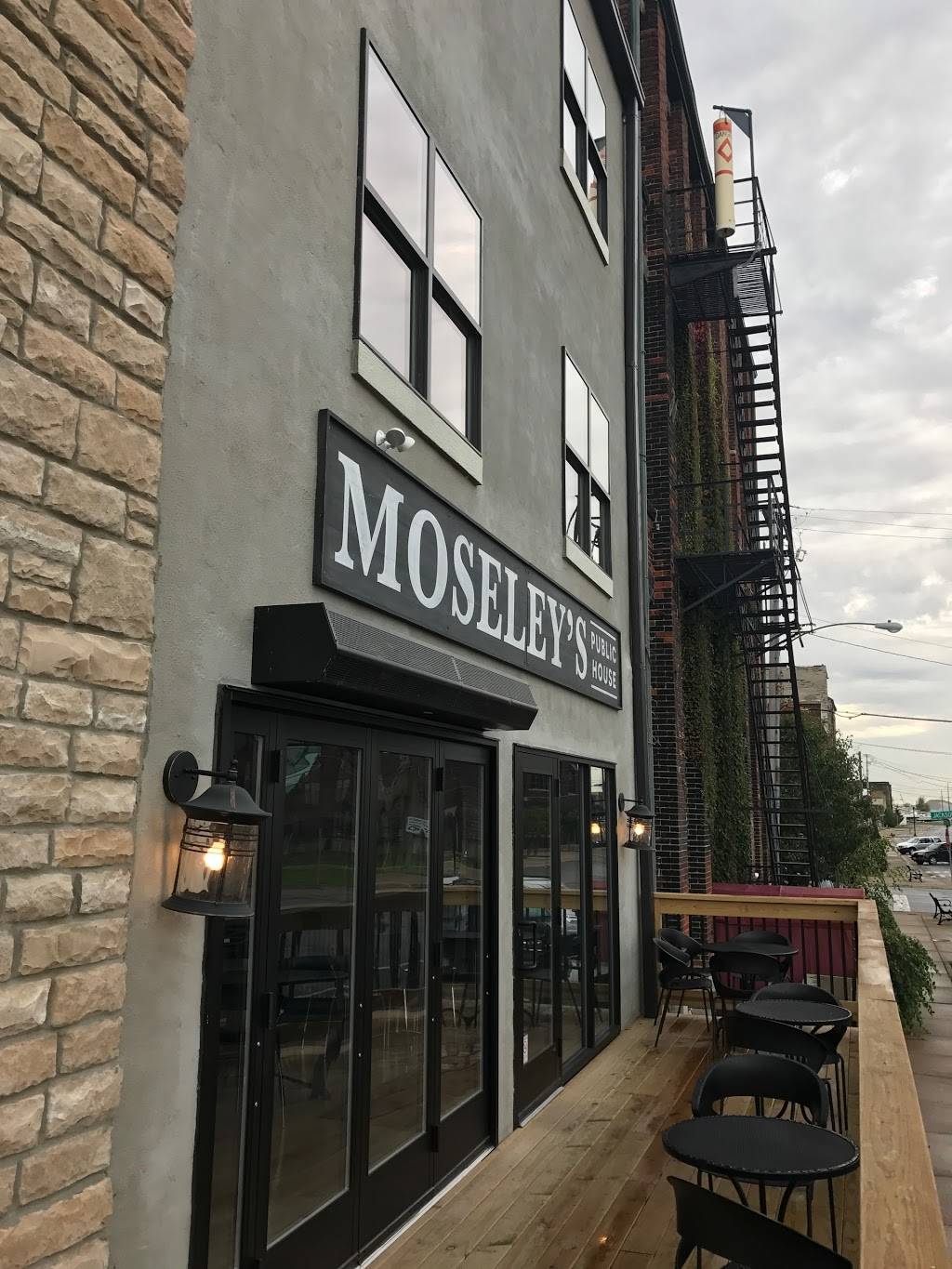 Moseleys Public House | restaurant | 217 E Water St, Sandusky, OH 44870, USA | 8443732223 OR +1 844-373-2223