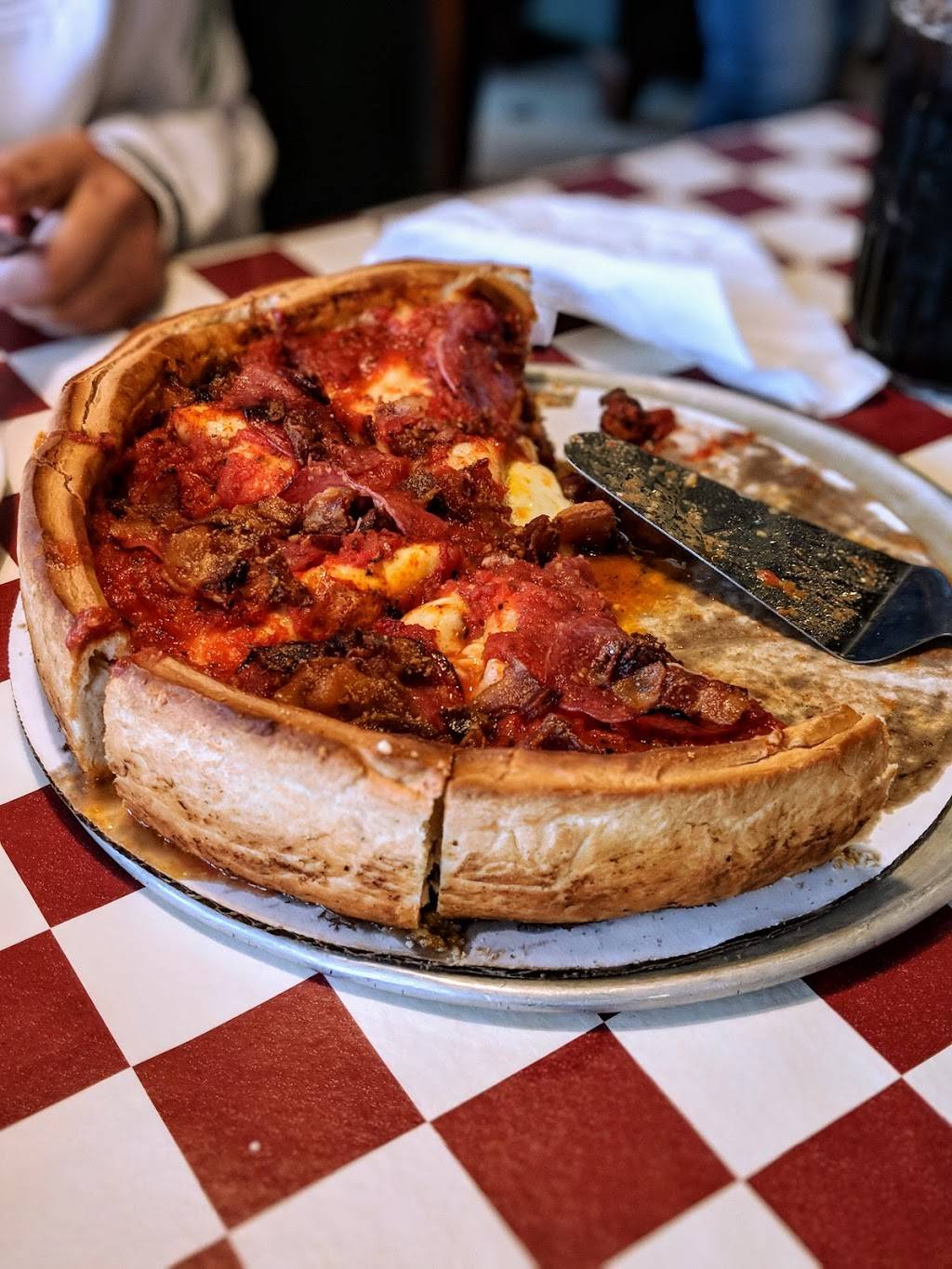 Giordanos | restaurant | 7105 Grand Ave, Gurnee, IL 60031, USA | 8478566100 OR +1 847-856-6100