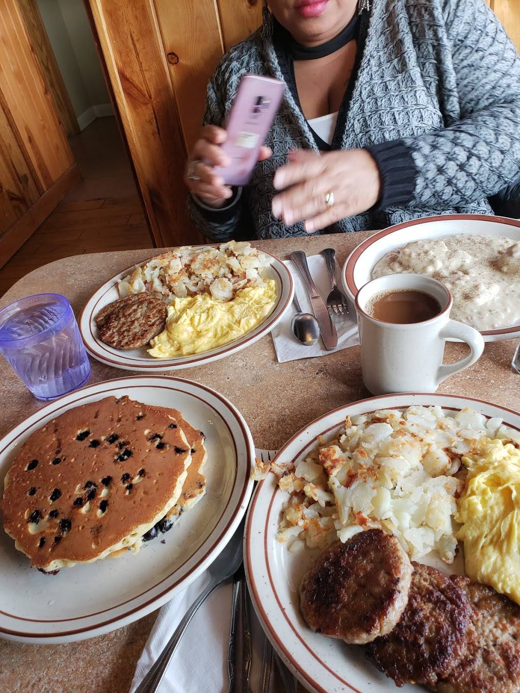 Country Charm Restaurant | restaurant | 2034, 101 Lincolnway Dr, New Lenox, IL 60451, USA | 8154853996 OR +1 815-485-3996