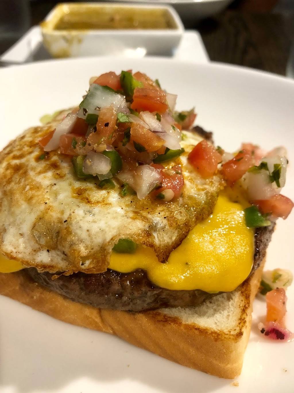 Aviators Sports Bar & Bar-B-Que | restaurant | 8500 Peña Blvd, Denver, CO 80249, USA | 3033426865 OR +1 303-342-6865