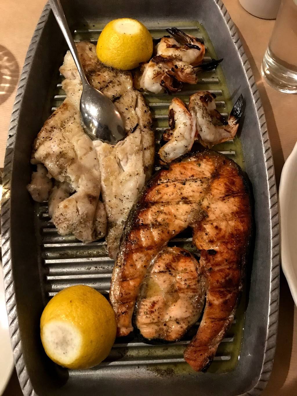 Tellys Taverna | restaurant | 28-13 23rd Ave, Astoria, NY 11105, USA | 7187289056 OR +1 718-728-9056