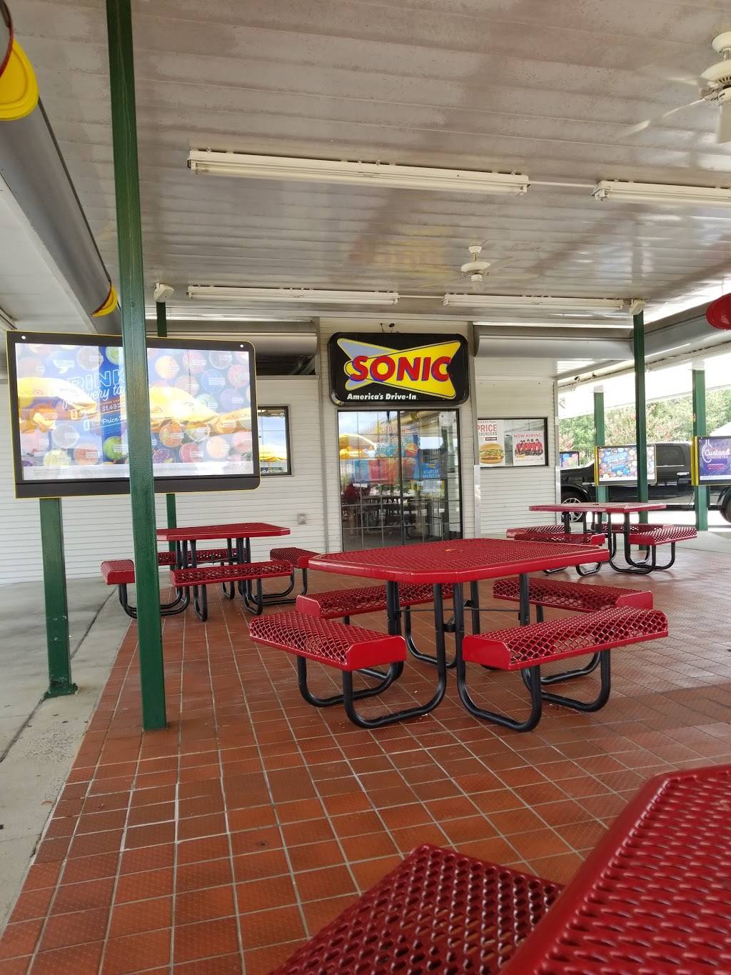 Sonic Drive-In | restaurant | 11067 US Hwy 15 501 N, Aberdeen, NC 28315, USA | 9106957225 OR +1 910-695-7225