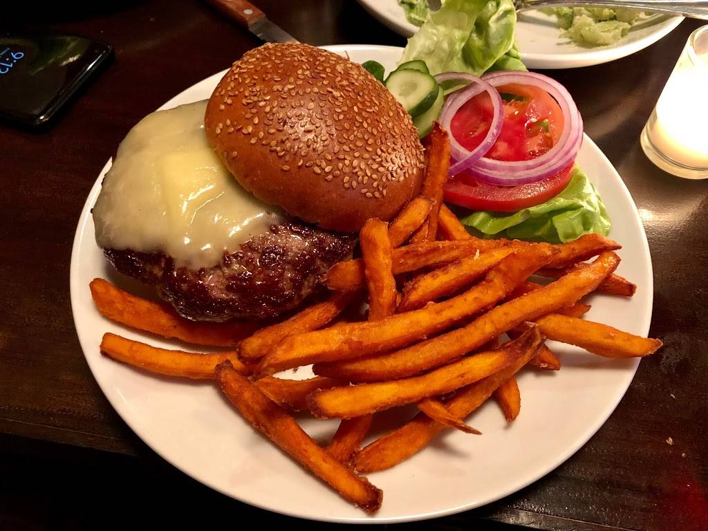 Williamsburger | restaurant | 373 Graham Ave, Brooklyn, NY 11211, USA | 9179091742 OR +1 917-909-1742
