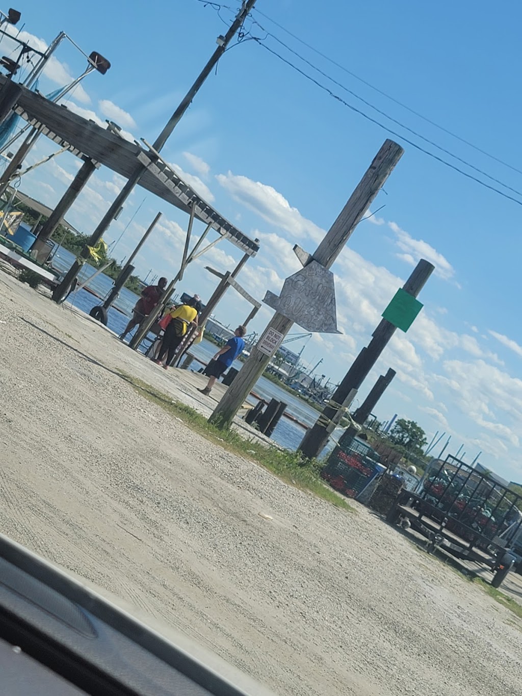 Eddie Pintos Marina & Seafood | restaurant | 2651 Paris Rd, New Orleans, LA 70129, USA | 5042714601 OR +1 504-271-4601