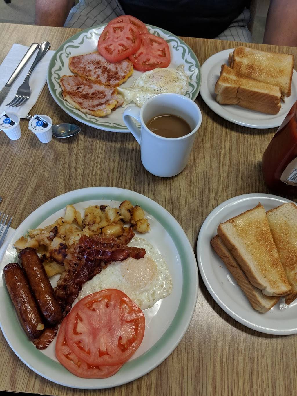 Monas Cafe and Restaurant | restaurant | 1325 Humber Pl, Ottawa, ON K1B 5K9, Canada | 6132478030 OR +1 613-247-8030