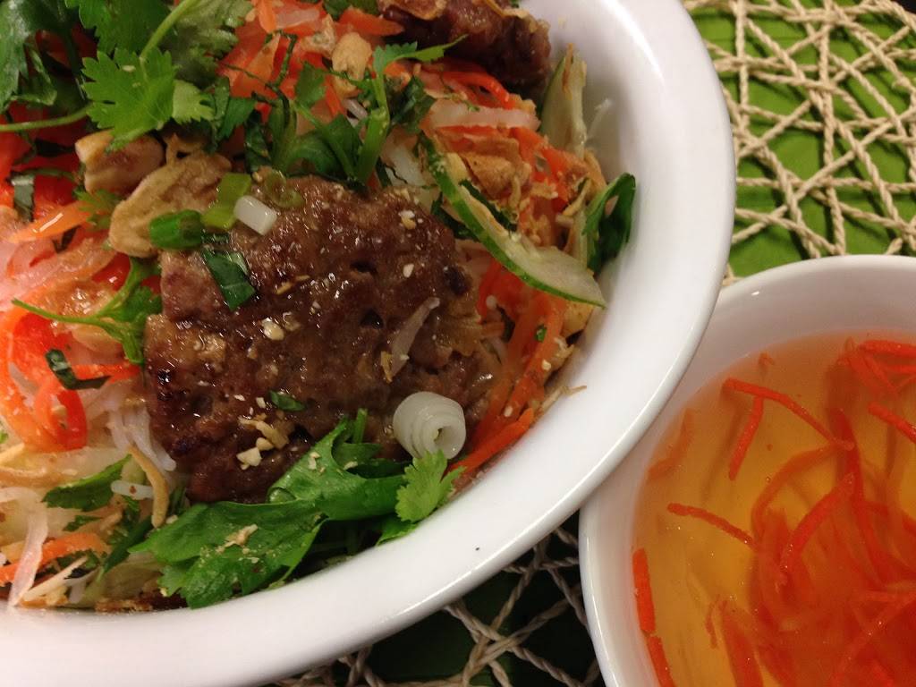 Lemongrass Vietnamese Restaurant | restaurant | 212 E Maine St, Brunswick, ME 04011, USA | 2077259008 OR +1 207-725-9008