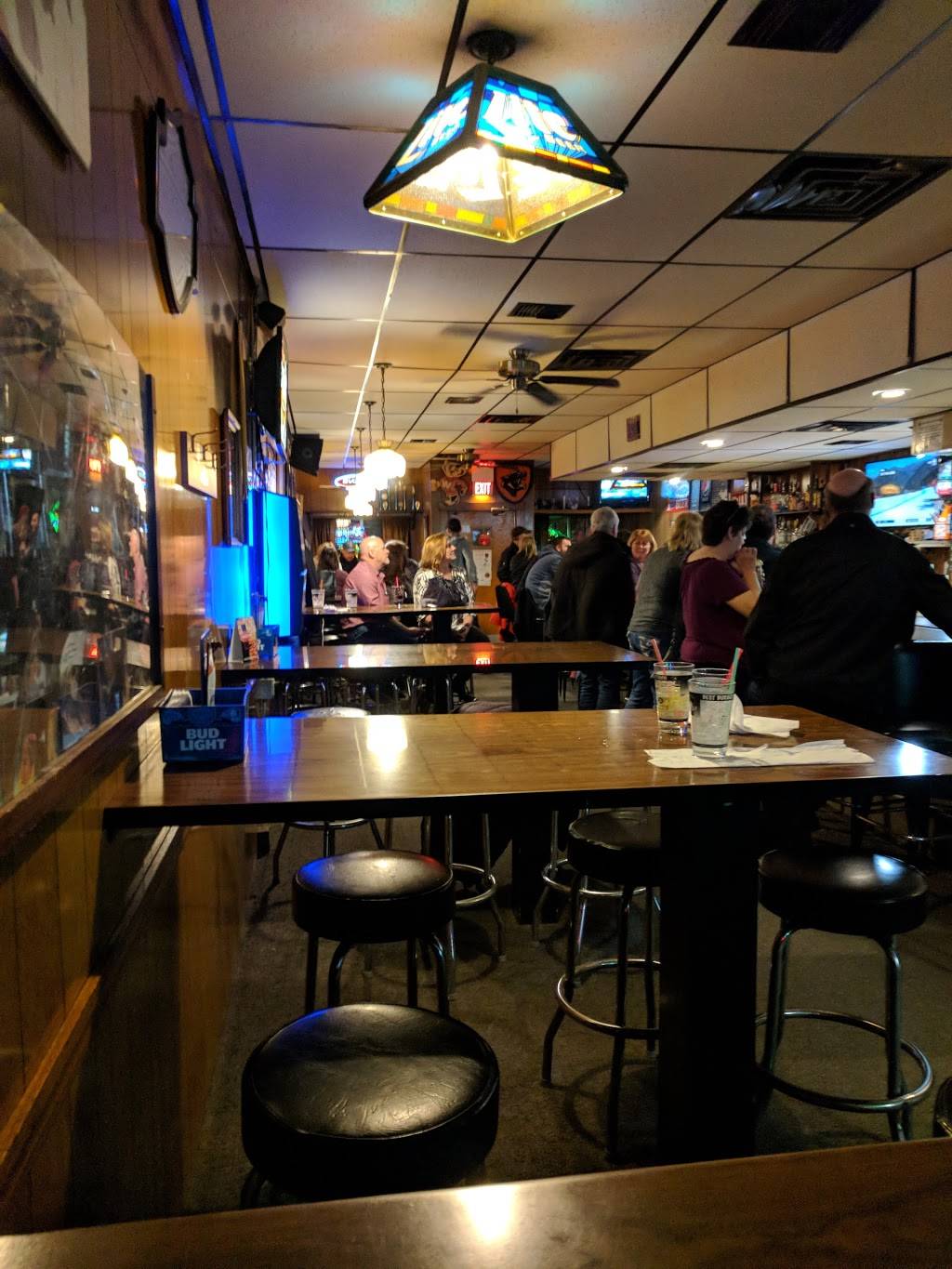 Aces Main Tap | restaurant | 121 S Main St, Oregon, WI 53575, USA | 6088353330 OR +1 608-835-3330