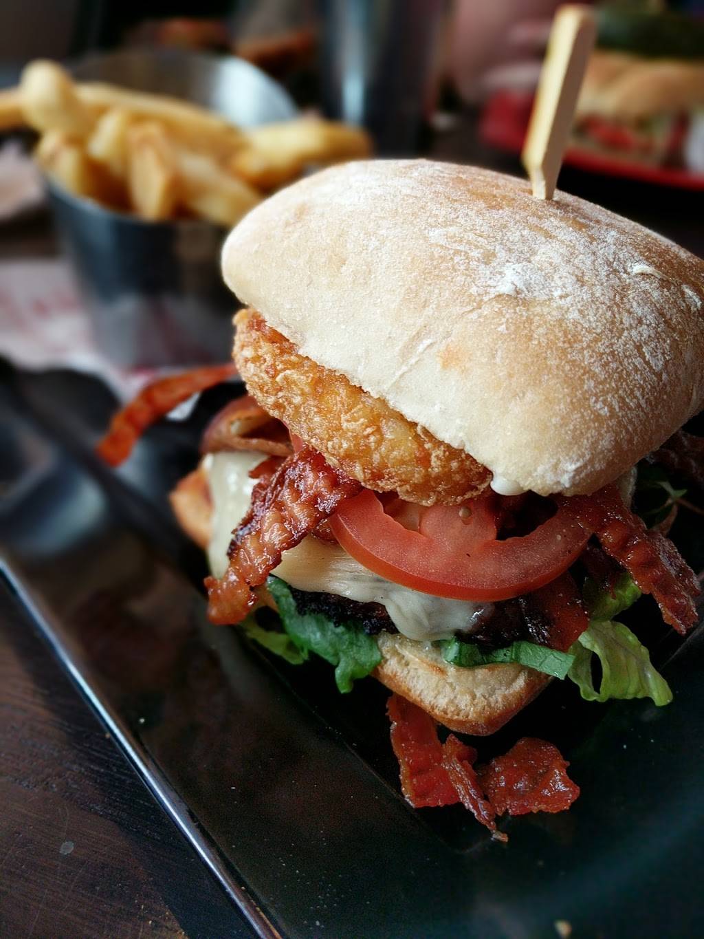 Red Robin Gourmet Burgers and Brews | restaurant | 873 Lifestyle St, Manteca, CA 95337, USA | 2098238000 OR +1 209-823-8000