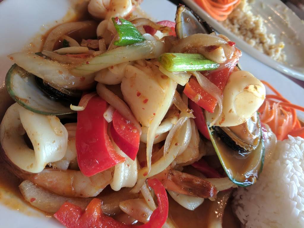 Dusit Thai Cuisine | restaurant | 158 Main St, Newport, VT 05855, USA | 8024879305 OR +1 802-487-9305