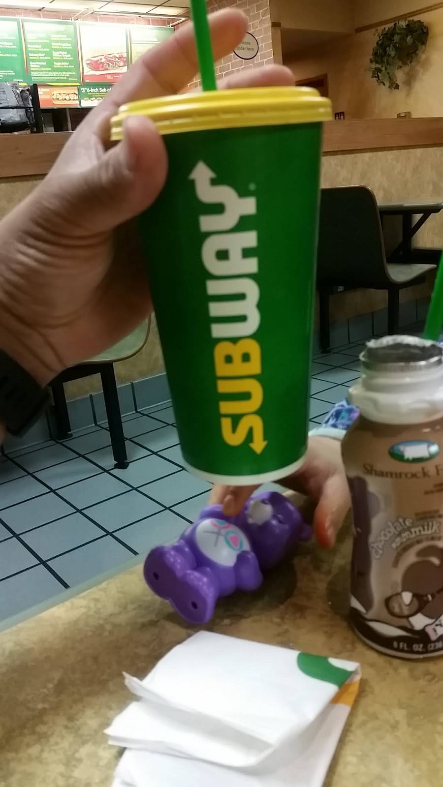 Subway | meal takeaway | 10406 16th Ave SW, Seattle, WA 98146, USA | 2067678917 OR +1 206-767-8917