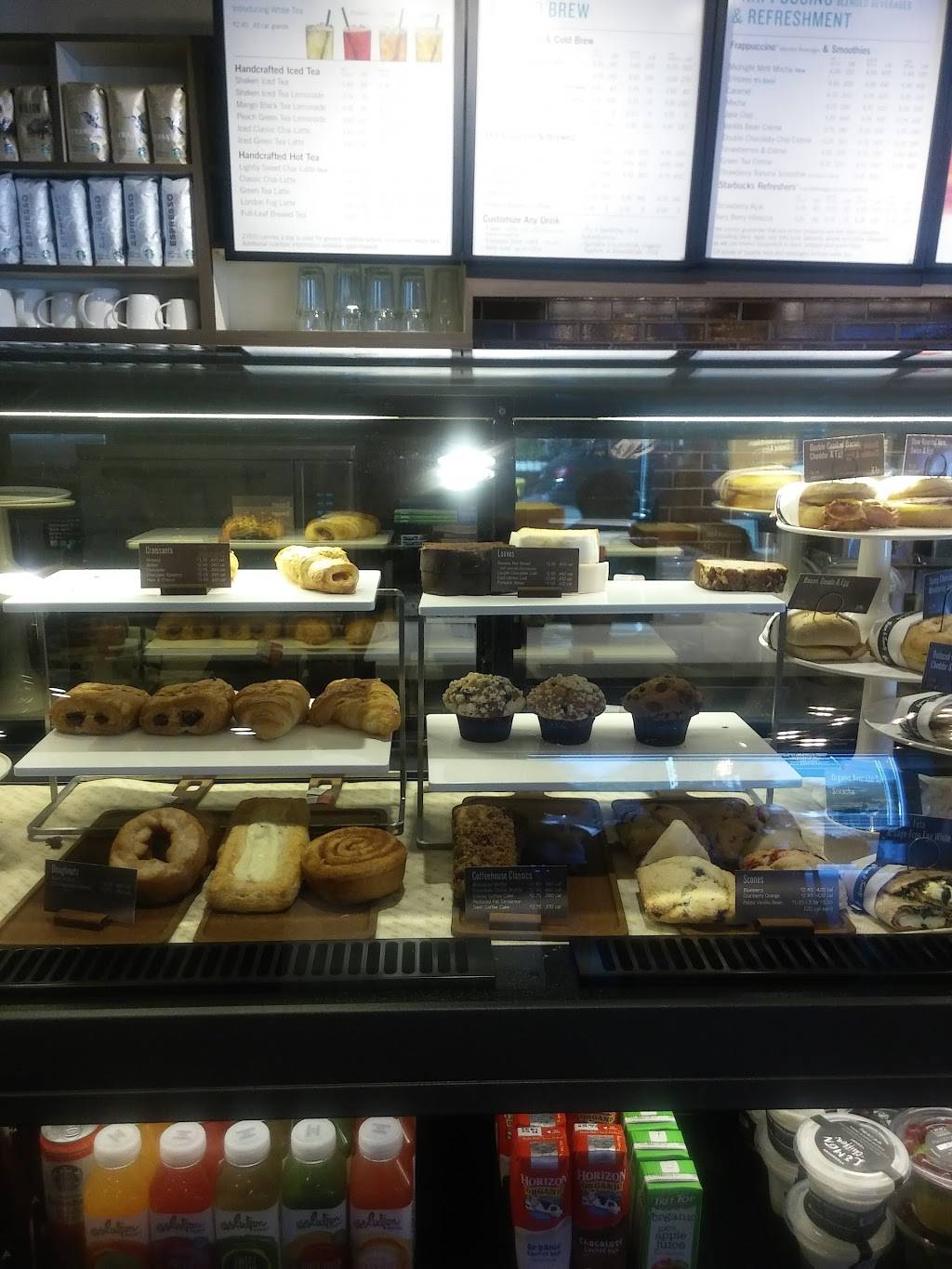 Starbucks | cafe | 575 S Lake Ave, Pasadena, CA 91101, USA | 6267950918 OR +1 626-795-0918