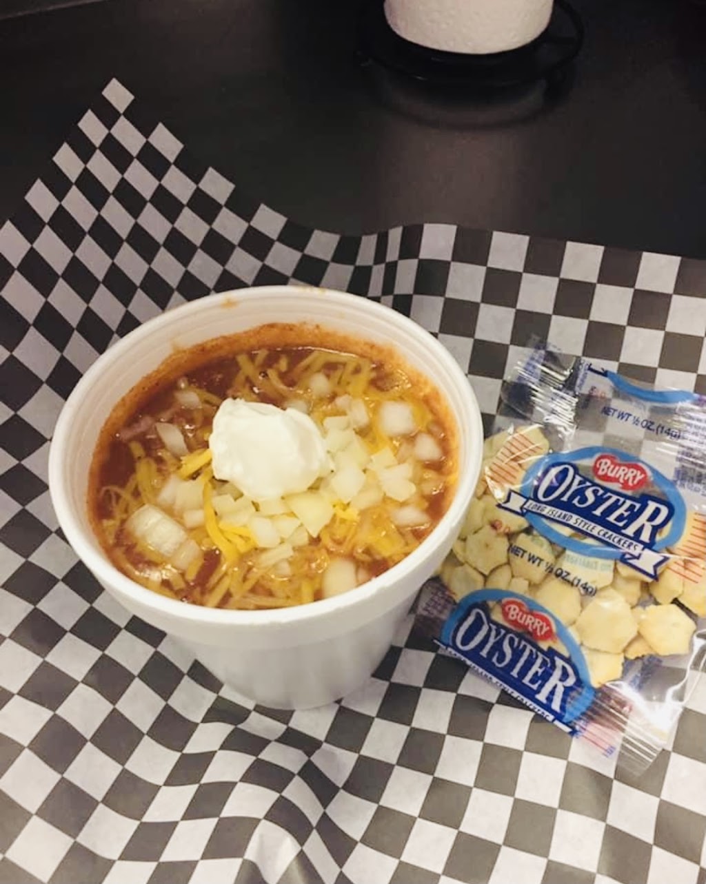 Shake Rattle & Roll Drive-in | restaurant | 101 W 9th St, Alton, IL 62002, USA | 6184339228 OR +1 618-433-9228