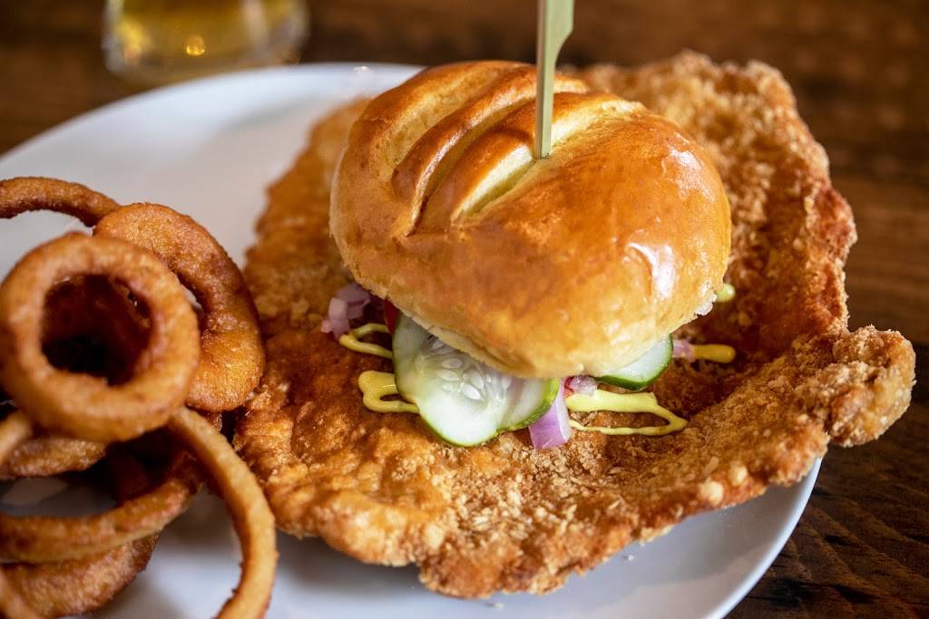 The Players Pub | restaurant | 12 Kiawah Beach Dr, Kiawah Island, SC 29455, USA | 8437682771 OR +1 843-768-2771