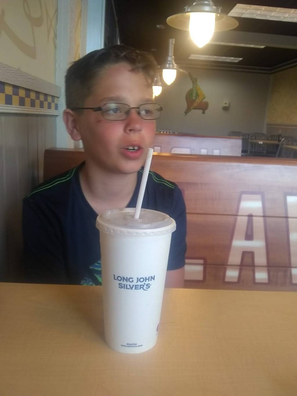 Long John Silvers | restaurant | Westway Shop Center, 1129 W Pawnee St, Wichita, KS 67213, USA | 3162674601 OR +1 316-267-4601