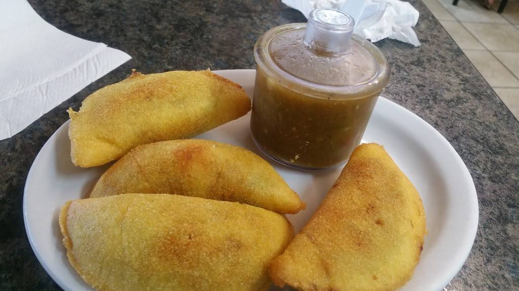 Mi Querida Colombia East | restaurant | 10438 E Colonial Dr, Orlando, FL 32817, USA | 4077044533 OR +1 407-704-4533