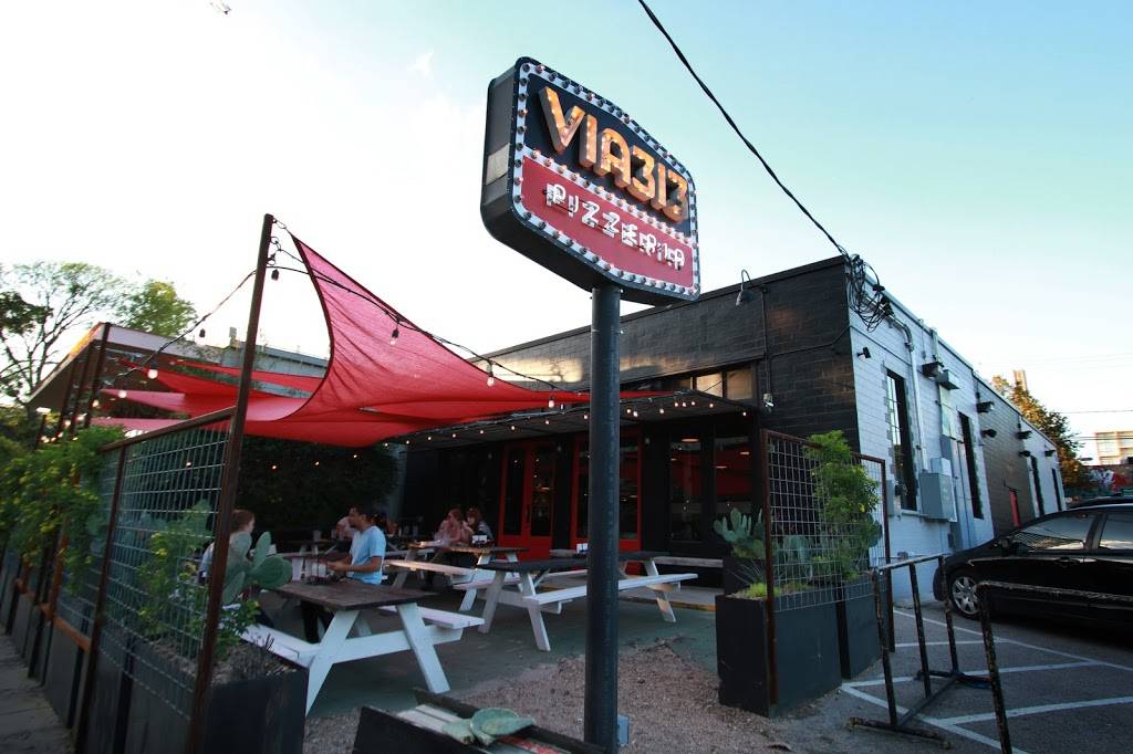 Via 313 Pizza | restaurant | 1802 E 6th St, Austin, TX 78702, USA | 5125800999 OR +1 512-580-0999