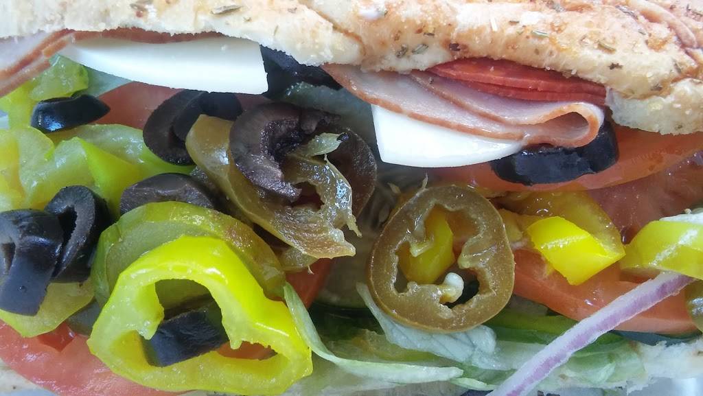 Subway Restaurants | restaurant | 118 W 10th St B, Tracy, CA 95376, USA | 2098352006 OR +1 209-835-2006