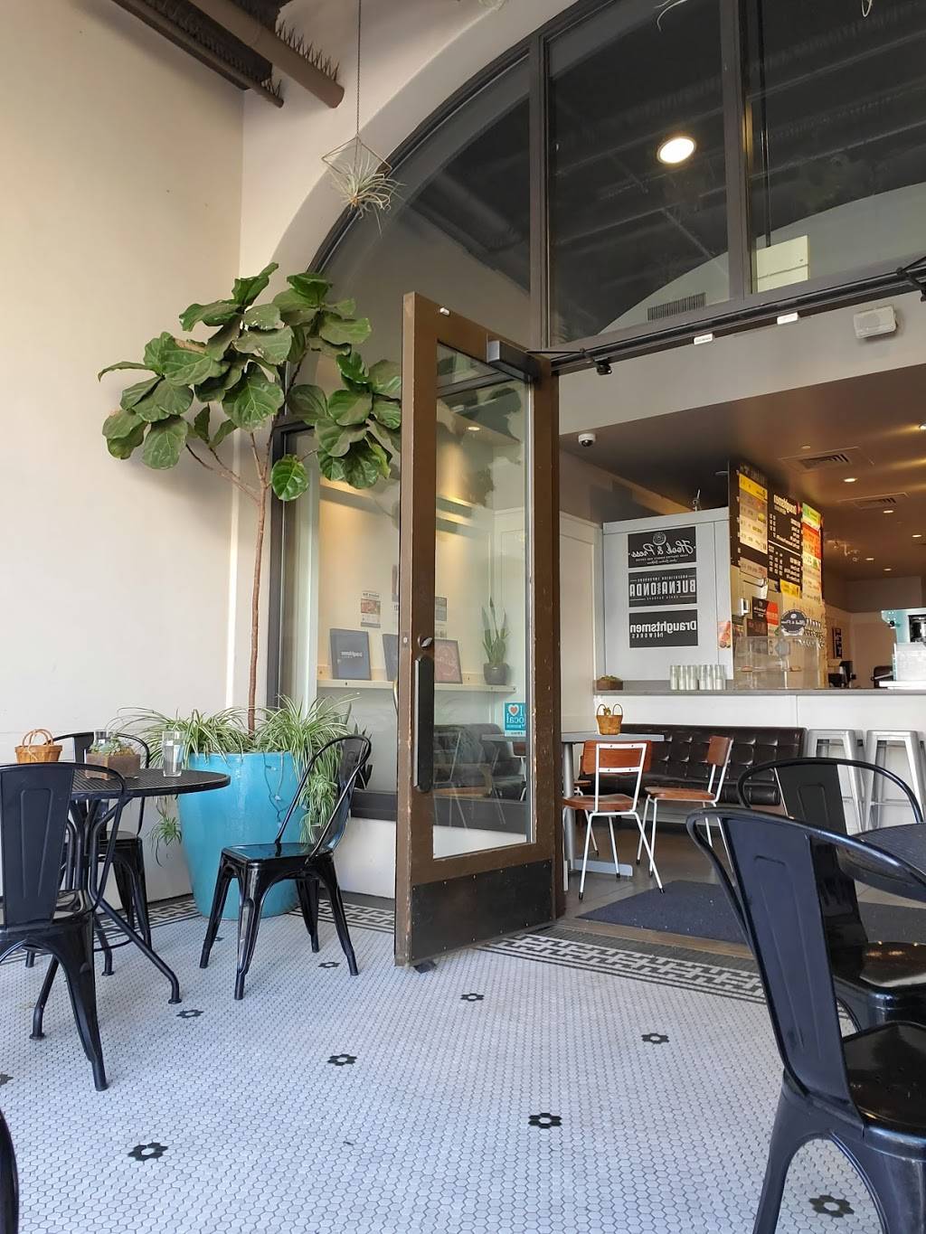 Buena Onda Empanadas at Mosaic Locale | restaurant | 1131 State St, Santa Barbara, CA 93101, USA | 8056995672 OR +1 805-699-5672