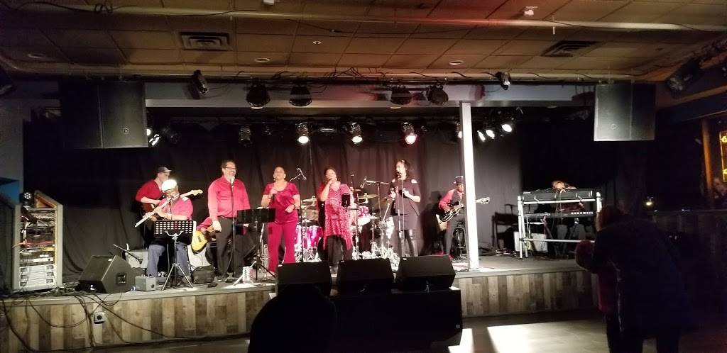 Smokin Flame Saloon | restaurant | 4080 W Broadway Ave, Robbinsdale, MN 55422, USA | 7634441887 OR +1 763-444-1887