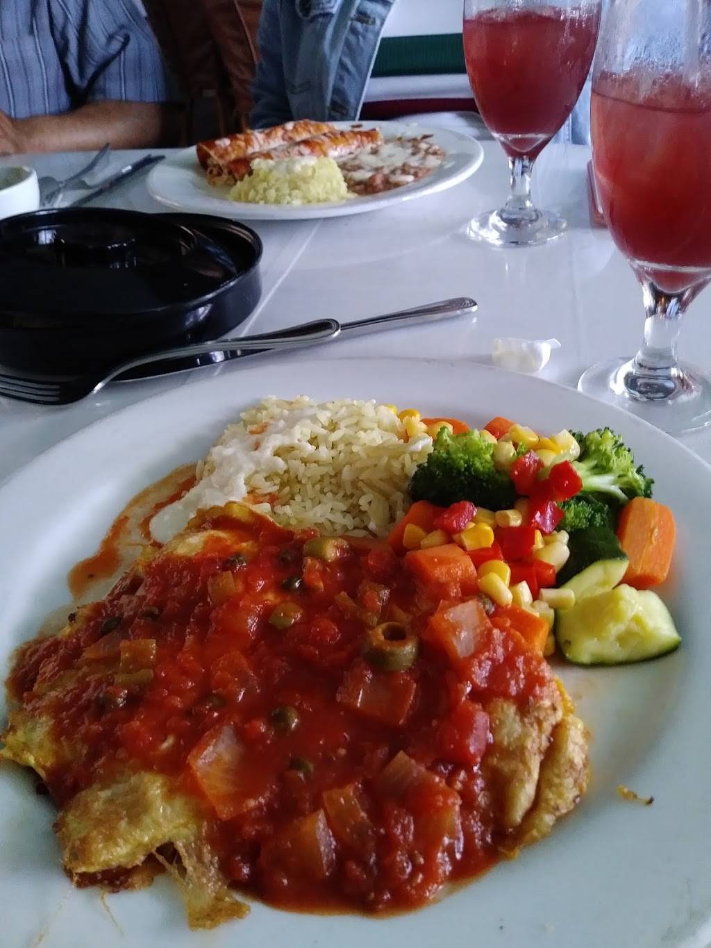 La Cabaña | restaurant | 738 Rose Ave, Venice, CA 90291, USA | 3103927973 OR +1 310-392-7973