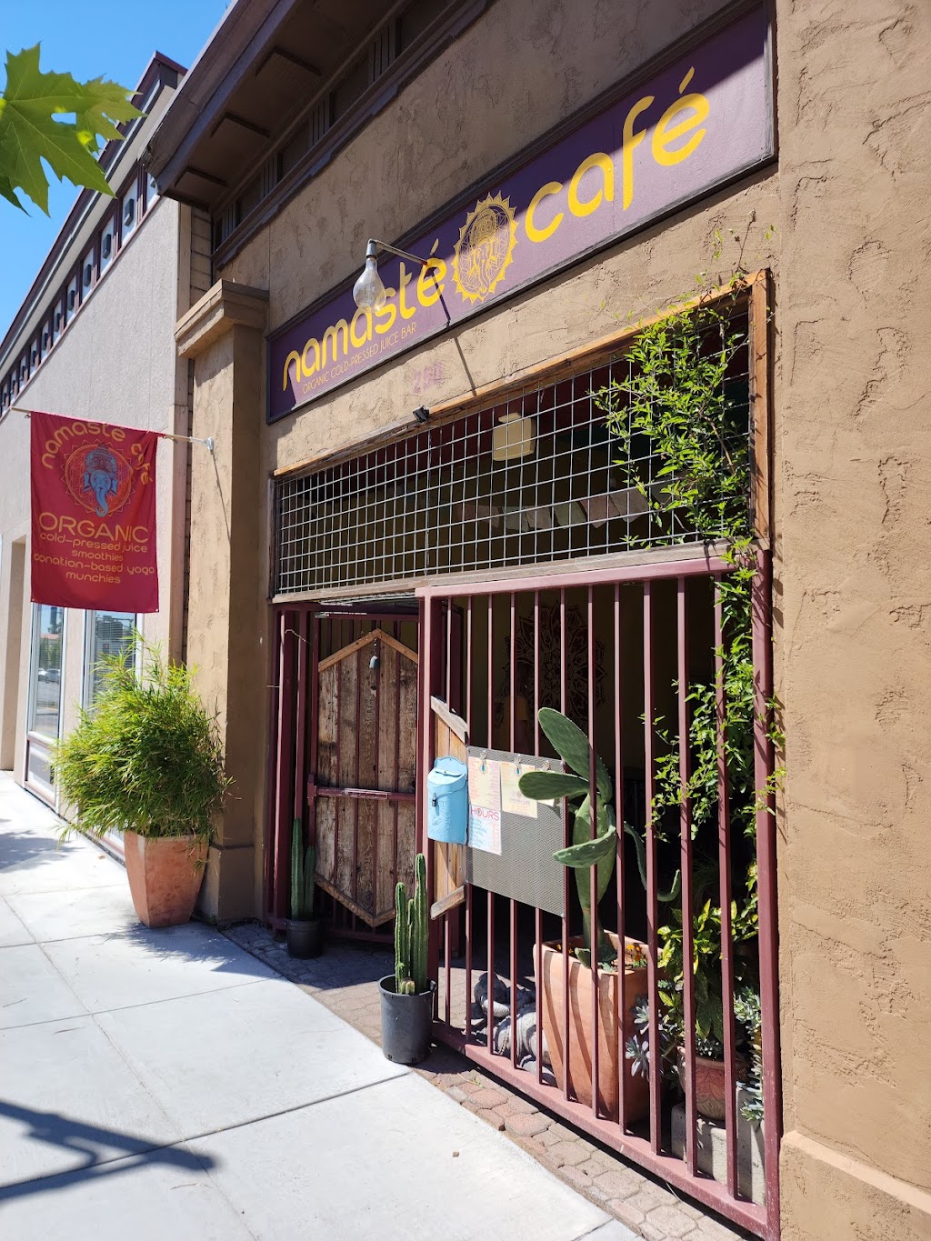 Namasté Café | cafe | 250 N State St, Ukiah, CA 95482, USA | 7079721926 OR +1 707-972-1926