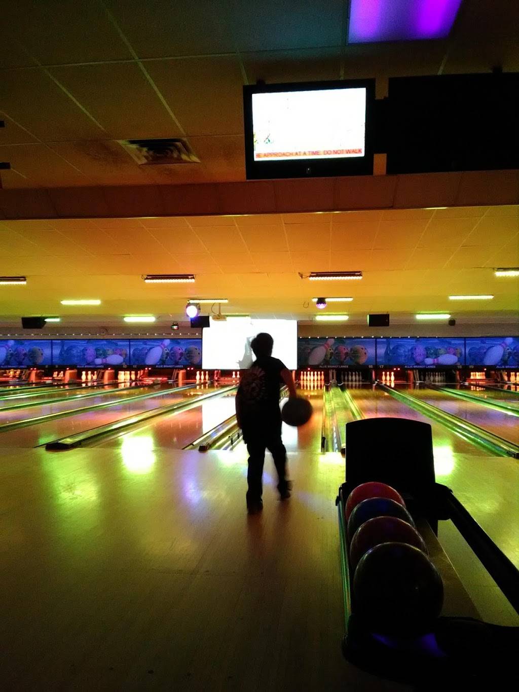 Allie Brandt Lanes | meal takeaway | 6510 Lincoln Ave, Lockport, NY 14094, USA | 7164335976 OR +1 716-433-5976
