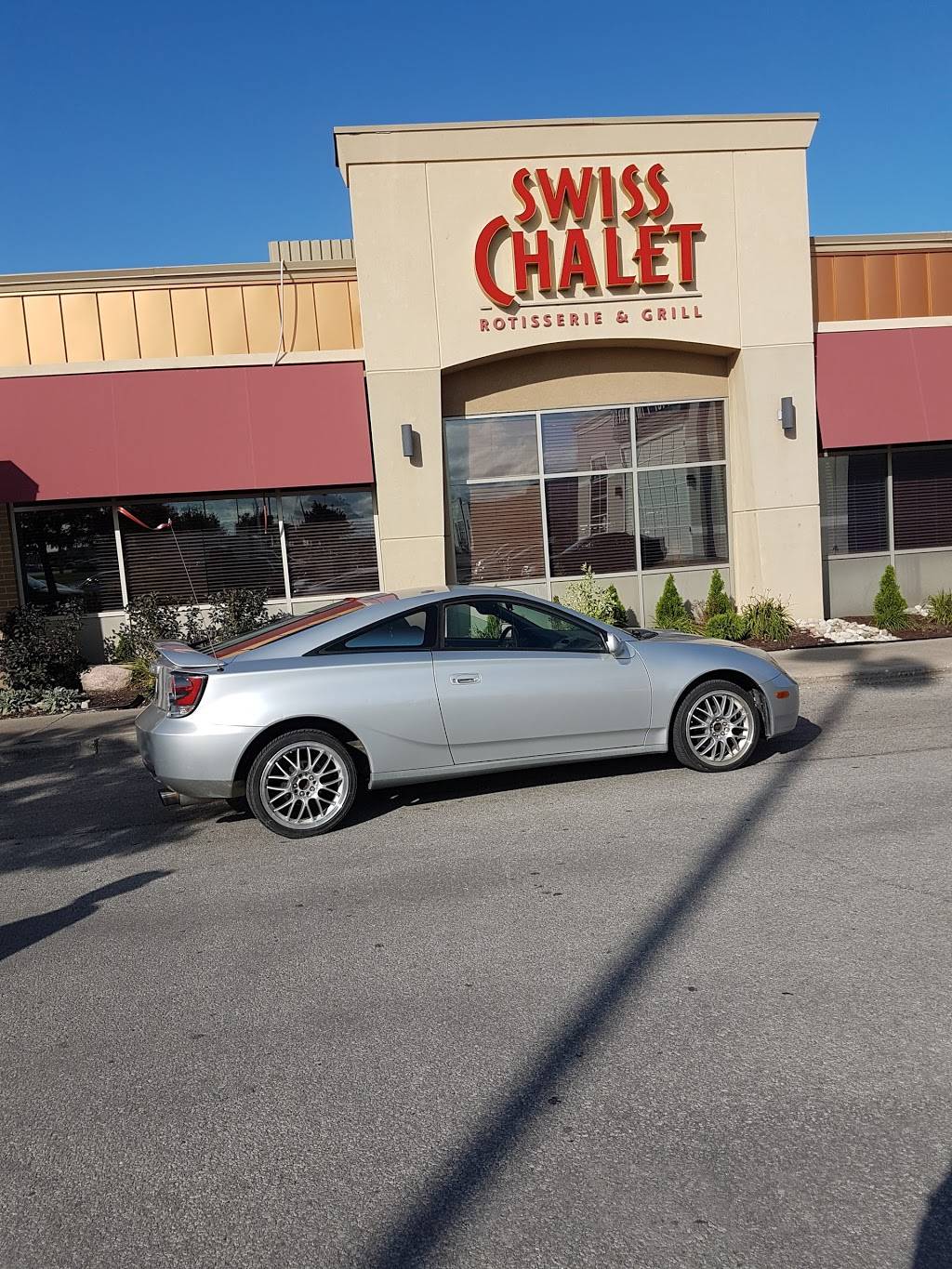 Swiss Chalet | restaurant | 5980 McLaughlin Rd, Mississauga, ON L5R 3X9, Canada | 9055070838 OR +1 905-507-0838