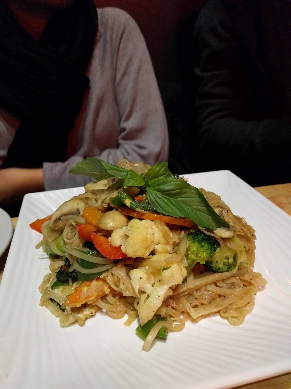 sukhoTHAI | restaurant | 490 Front St E, Toronto, ON M5A 1H7, Canada | 4167772092 OR +1 416-777-2092