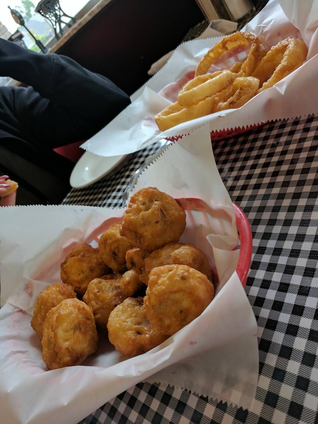 Old School Deli | restaurant | 30860 Groesbeck Hwy, Roseville, MI 48066, USA | 5867773354 OR +1 586-777-3354