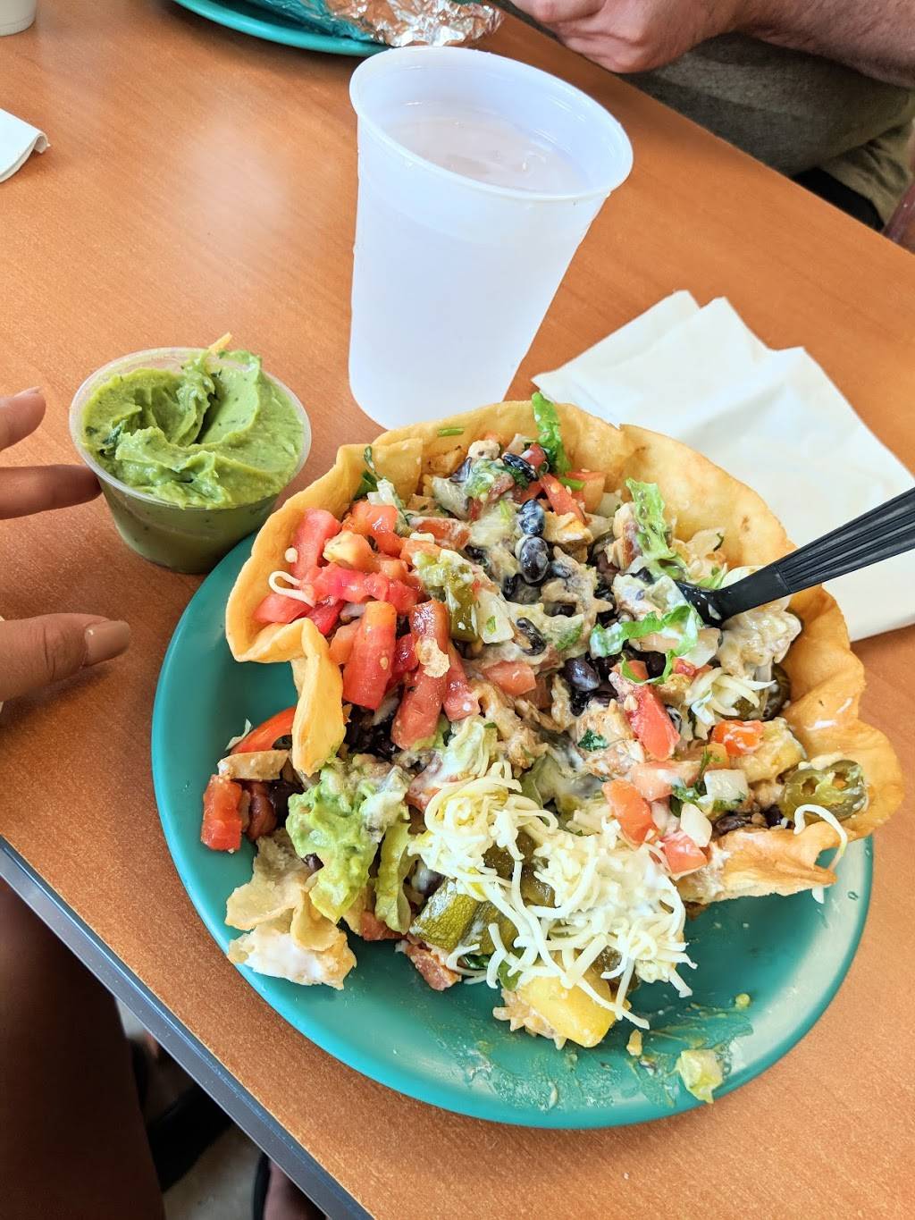 Chavas Mexican Grill | restaurant | 1902 Hart St, Vincennes, IN 47591, USA | 8128869930 OR +1 812-886-9930