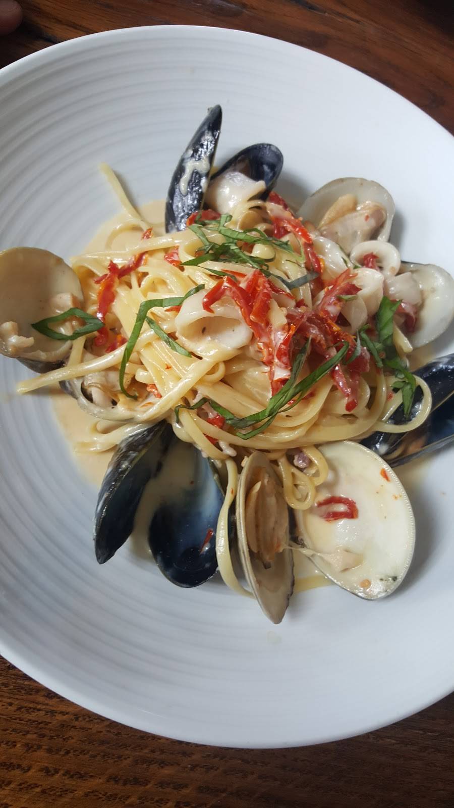 The Cove Restaurant & Oyster Bar | restaurant | 74 Shore Rd, Glen Cove, NY 11542, USA | 5166761211 OR +1 516-676-1211