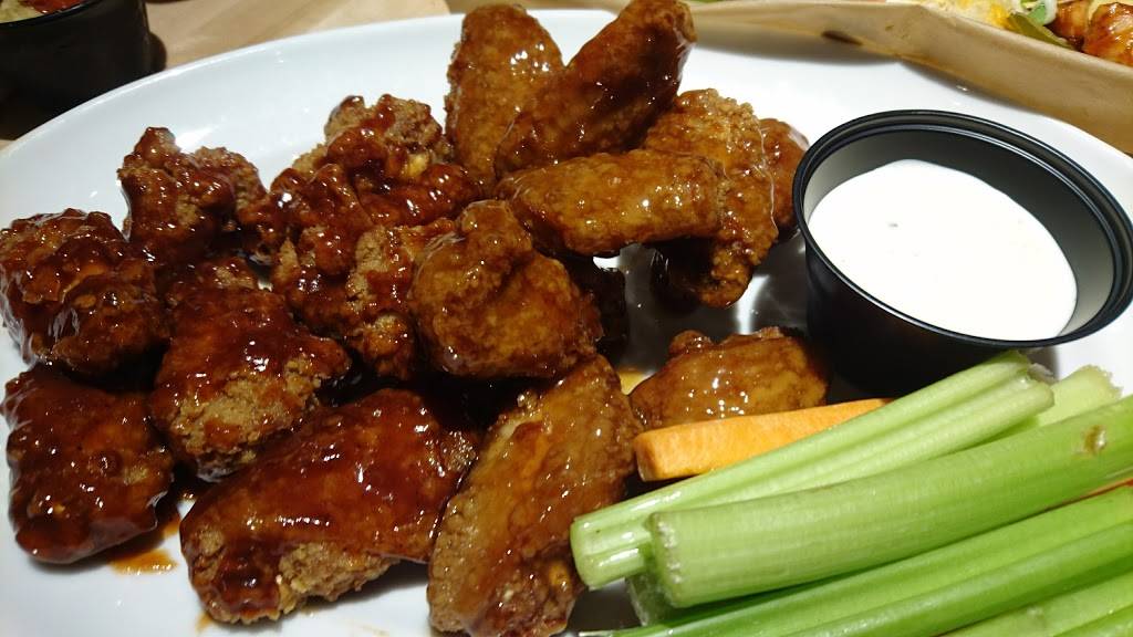 Boston Pizza | restaurant | 4450 Walker Rd Unit D, Windsor, ON N8W 3T5, Canada | 5192507670 OR +1 519-250-7670