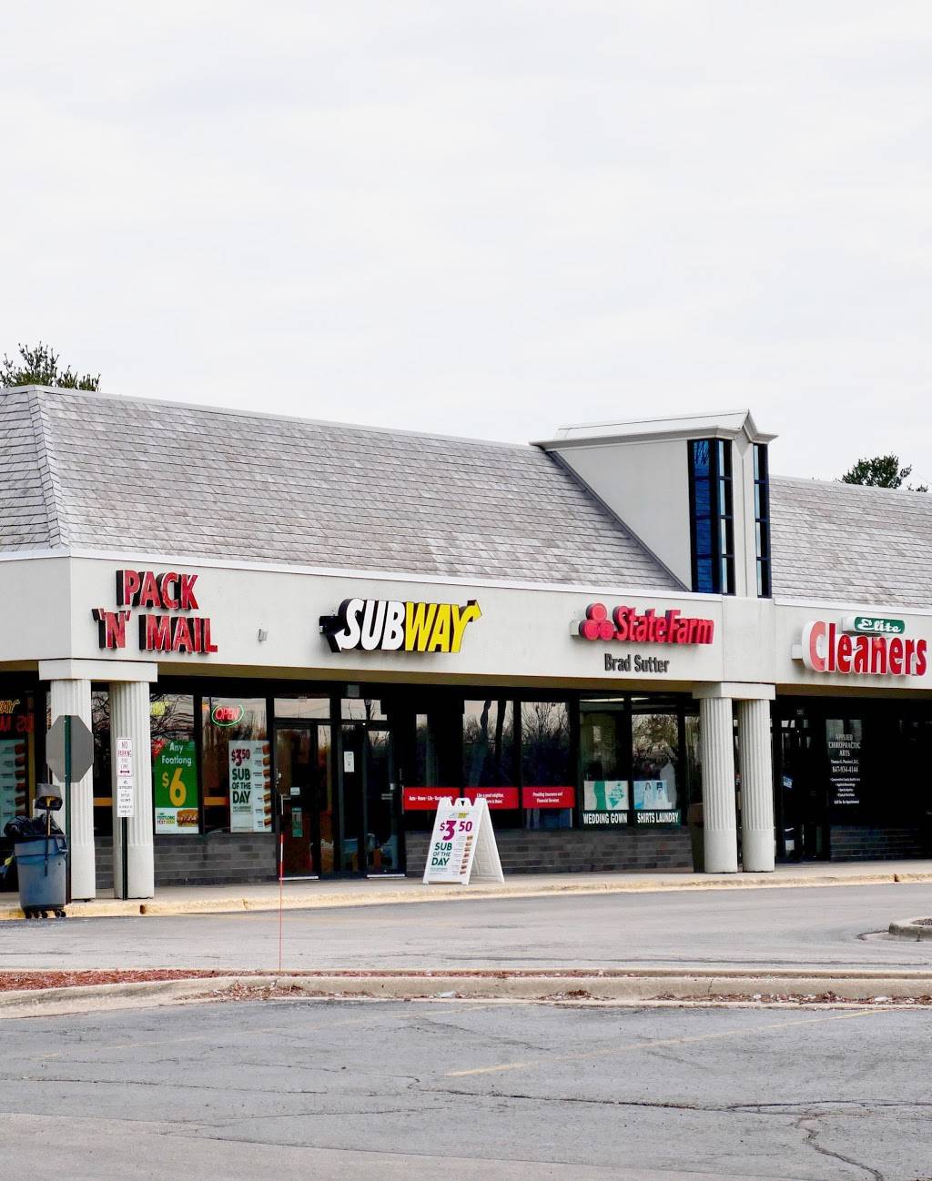 Subway Restaurants | restaurant | 1588 Algonquin Rd, Hoffman Estates, IL 60192, USA | 8479349989 OR +1 847-934-9989