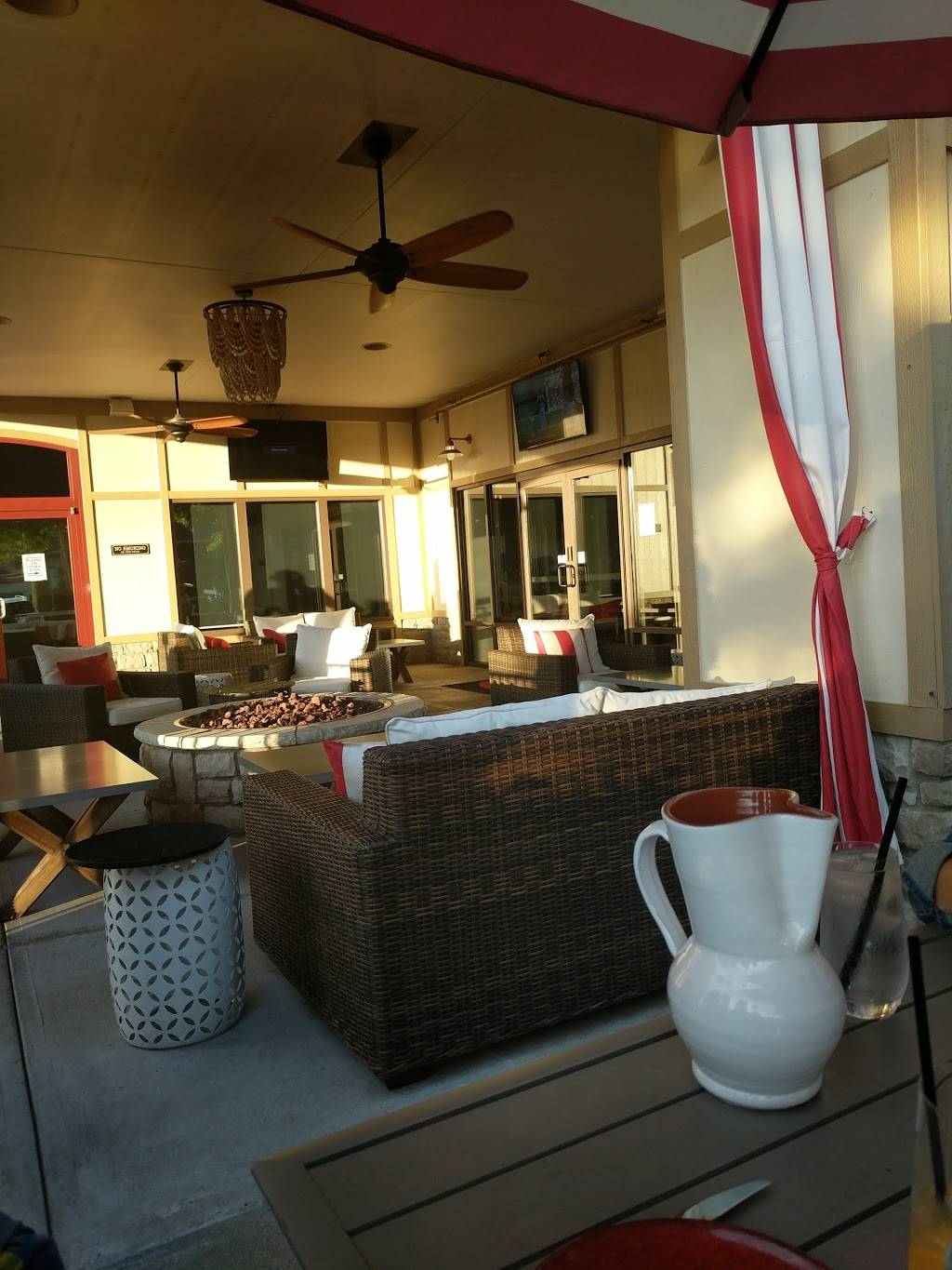 Artesano Vino Tapas Y Mas | restaurant | 1321 Herr Ln #130, Louisville, KY 40222, USA | 5027082196 OR +1 502-708-2196