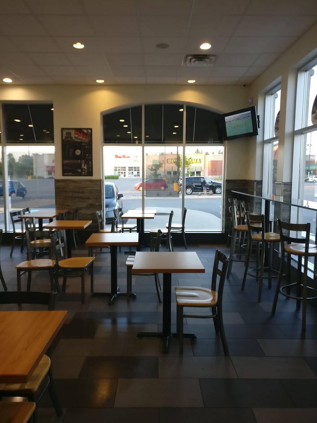 Harveys | restaurant | 5935 Boulevard Robert-Bourassa, Laval, QC H7E 0A4, Canada | 4506650033 OR +1 450-665-0033