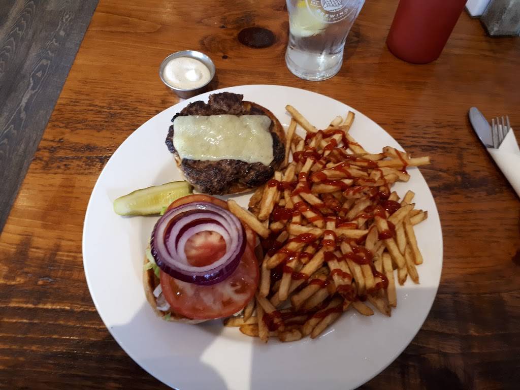 Moodys Bar & Grill | restaurant | 3 Tupper St, Millbrook, ON L0A 1G0, Canada | 7059326663 OR +1 705-932-6663