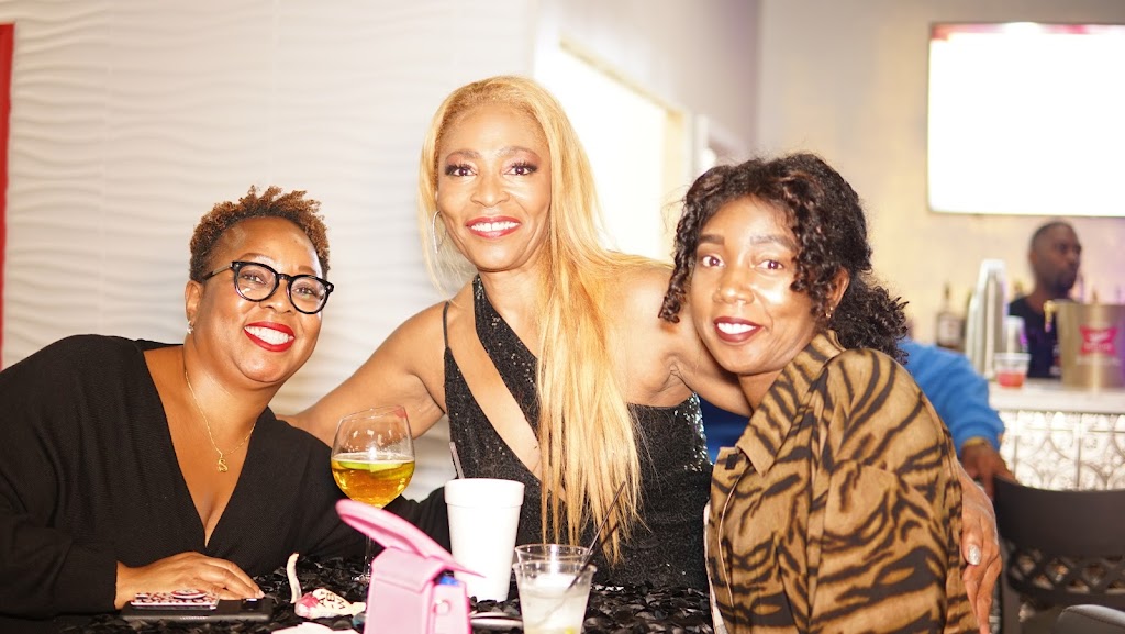 Shaunees | restaurant | 3719 Hickory Hill Rd, Memphis, TN 38115, USA | 9012810392 OR +1 901-281-0392