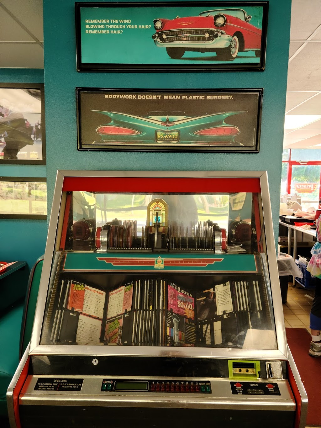 Princes Hamburgers | restaurant | 6600 Harbor Town Dr, Houston, TX 77036, USA | 7137737051 OR +1 713-773-7051