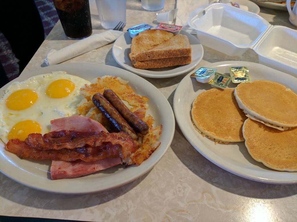 Lukichs Family Dining | restaurant | 3900 Rochester Rd, Troy, MI 48083, USA | 2485289955 OR +1 248-528-9955