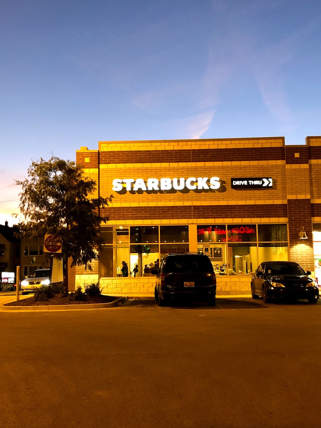Starbucks | cafe | 1941 N Cicero Ave, Chicago, IL 60639, USA | 3128059970 OR +1 312-805-9970