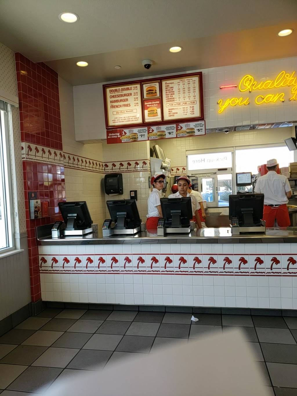 In-N-Out Burger | restaurant | 600 N Sepulveda Blvd, Los Angeles, CA 90045, USA | 8007861000 OR +1 800-786-1000