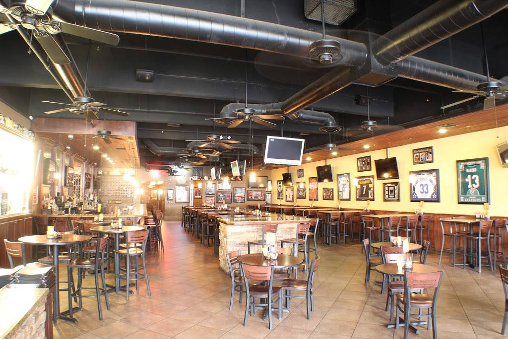 Downtown Rookies Sports Bar & Grill | restaurant | 215 E Main St, Visalia, CA 93291, USA | 5597321200 OR +1 559-732-1200