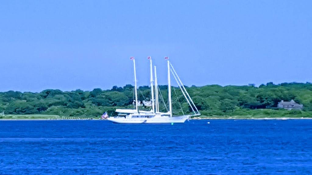 Pequot Inn | restaurant | 246 Montauk Ave, Fishers Island, NY 06390, USA | 6317887246 OR +1 631-788-7246