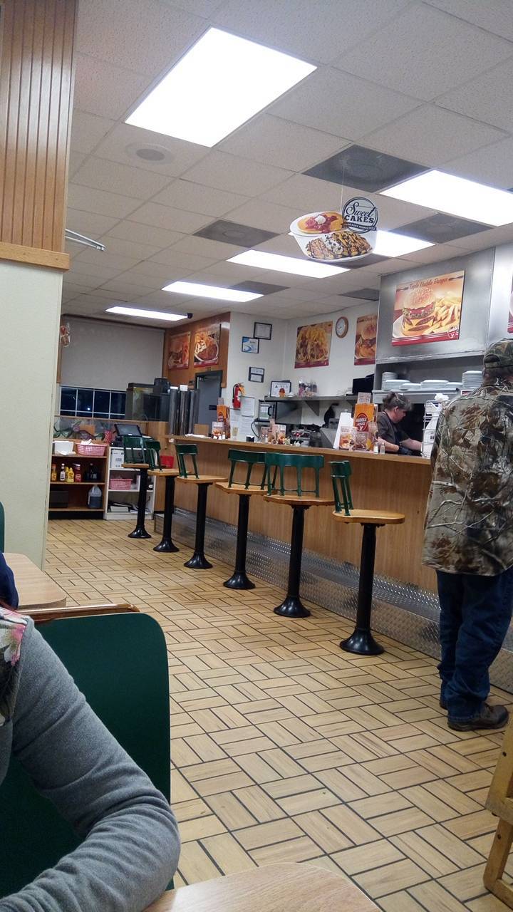 Huddle House | meal takeaway | 55 Covar Ave, Andrews, NC 28901, USA | 8283213663 OR +1 828-321-3663