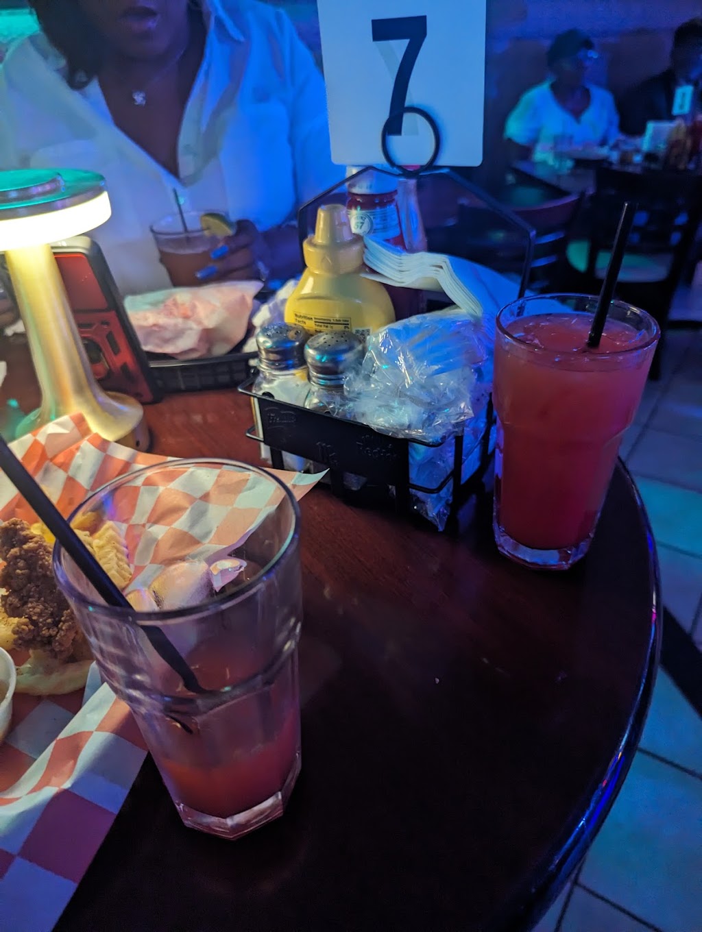 Va House of Soul Cocktail Grill | restaurant | 3406 Mechanicsville Tpke, Richmond, VA 23223, USA | 8043227788 OR +1 804-322-7788