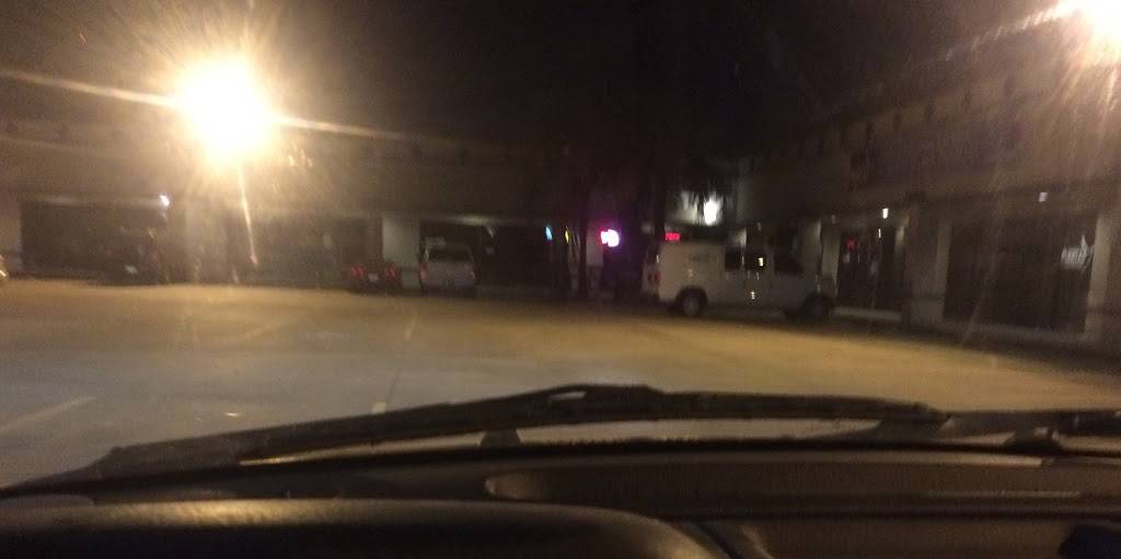 Bootleggers Bar & Grill | restaurant | 11300 West Rd I, Houston, TX 77065, USA | 2818900633 OR +1 281-890-0633