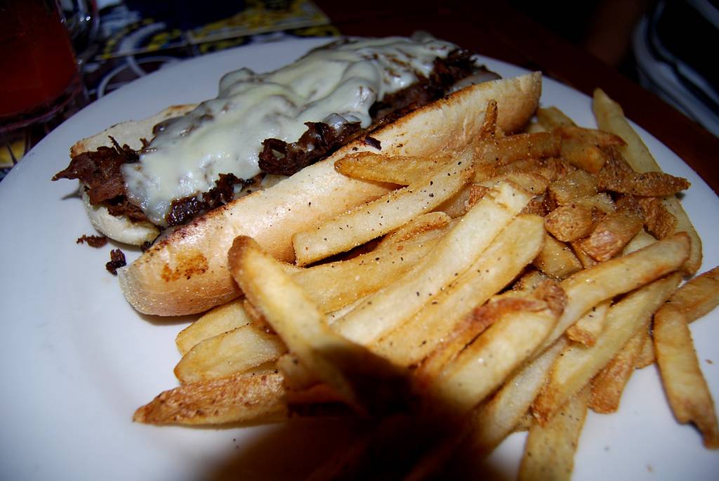 Chilis Grill & Bar | meal takeaway | 1765 Maple Ave, Evanston, IL 60201, USA | 8473289068 OR +1 847-328-9068