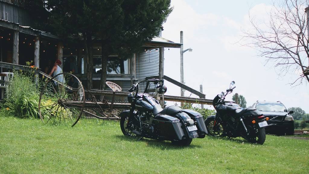 Bar Saloon Domaine Magaline | restaurant | 7091 Montée Villeneuve, Mirabel, QC J7N 2H1, Canada | 4502584132 OR +1 450-258-4132