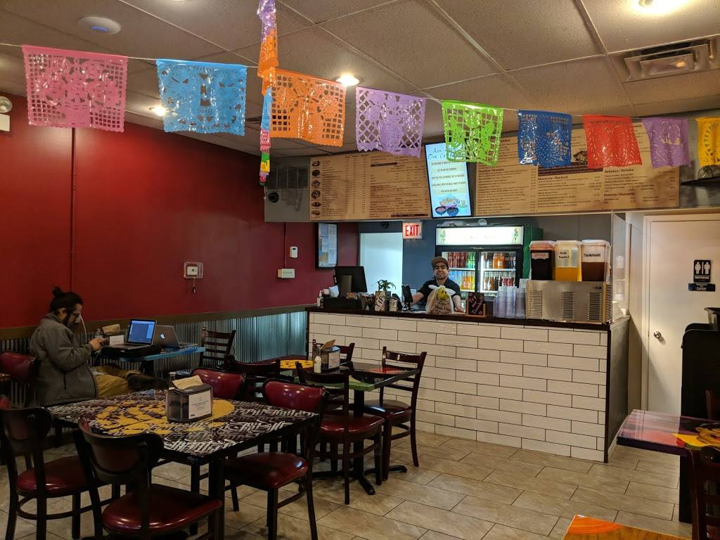 Traspasada Restaurant | restaurant | 3605 N Ashland Ave, Chicago, IL 60613, USA | 7739828700 OR +1 773-982-8700