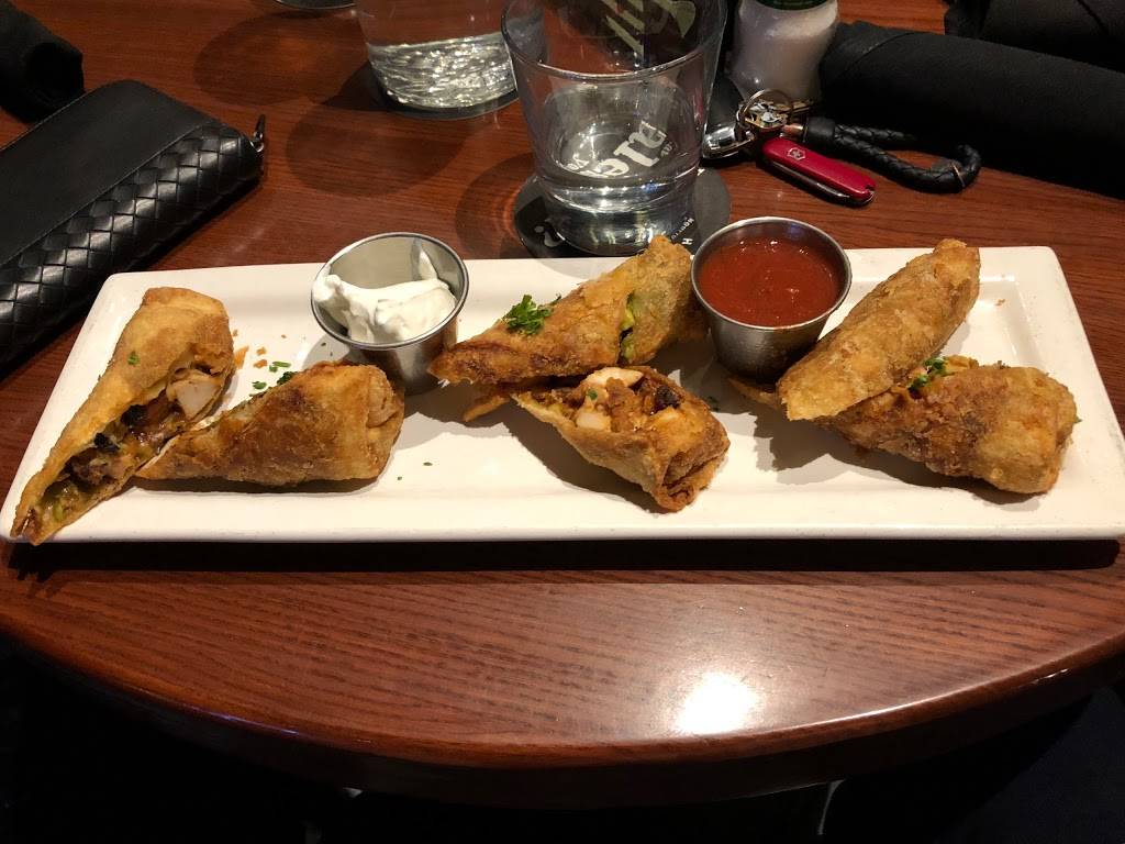 Houlihans | restaurant | 2110 E Republic Rd, Springfield, MO 65804, USA | 4178833434 OR +1 417-883-3434